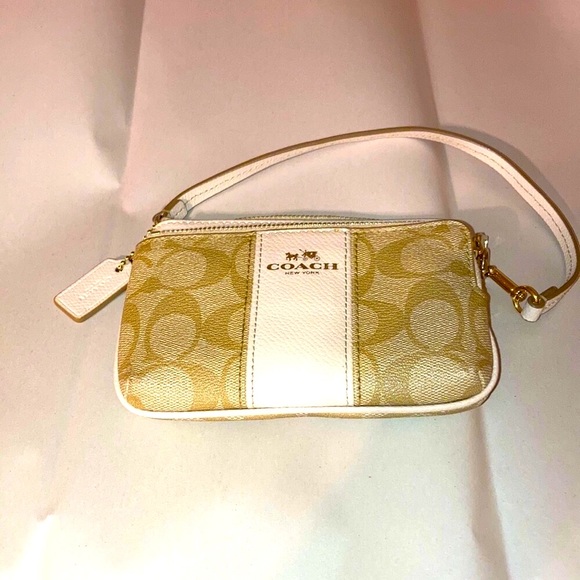 Coach Handbags - Coach Wristlet